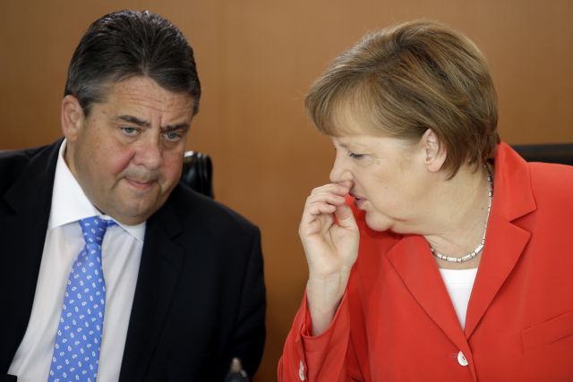 Spiegel: Ύποπτη η σιωπή της Μέρκελ για τις υποκλοπές